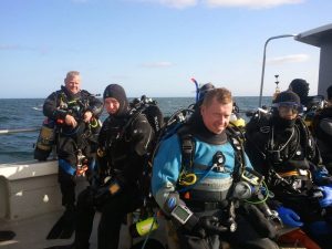dive group preparing to dive